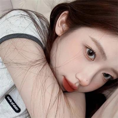 前程似锦的年轻女人